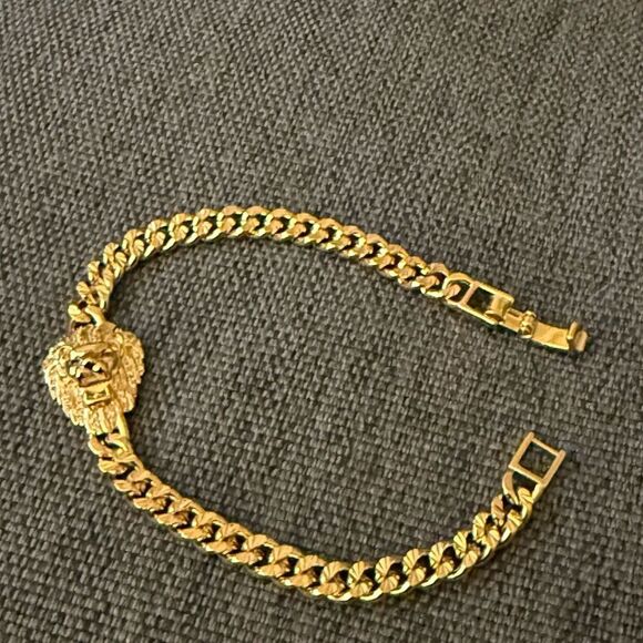NWOT 18K Yellow Gold Plated Box Chain Bracelet with Lion Head & Fold Over Clasp. - Picture 3 of 4